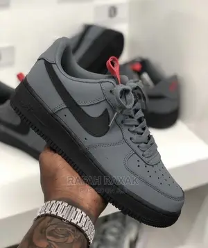 Men’S Classic Grey Airforce 1 Sneaker