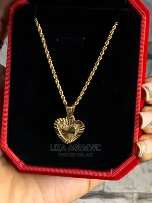 Simple Lady’S Necklaces Available