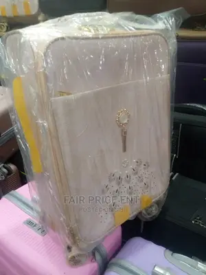 Nobles Suitcases.Medium.( Gold)