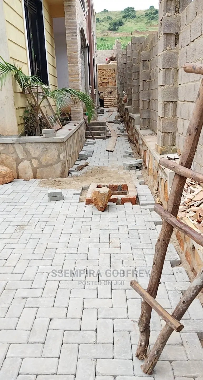 Installers for Pavers