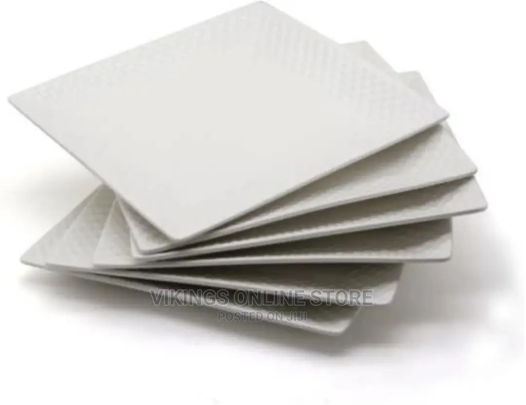 6 Pieces of Square Checked Plates -White