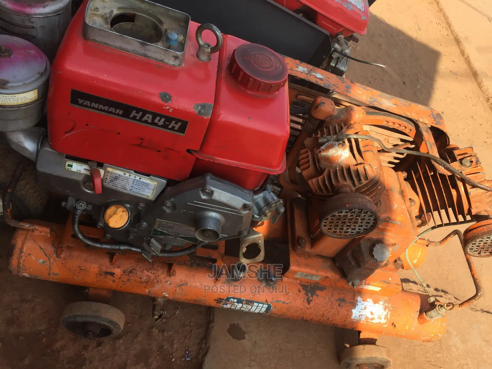 Double Ta300 Litters Air Compressor. Japan Use