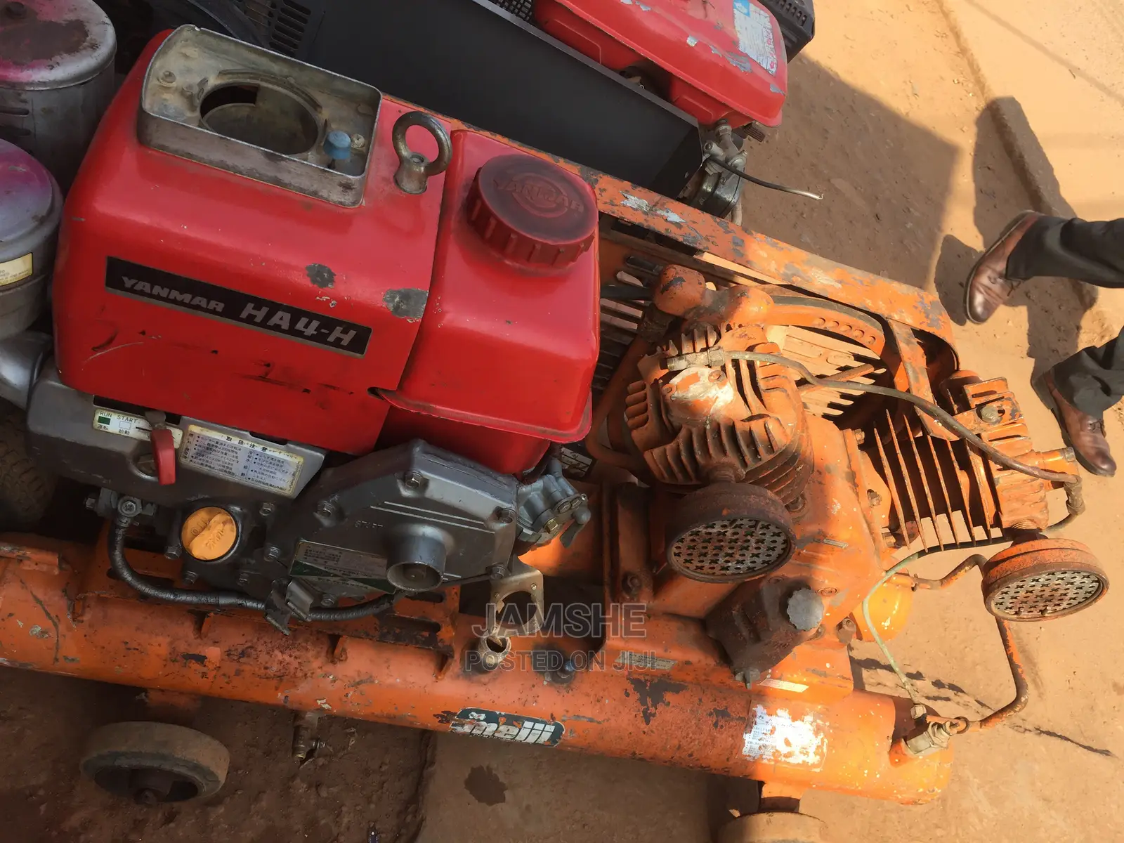 Double Ta300 Litters Air Compressor. Japan Use