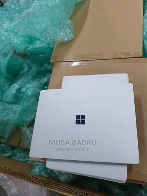 New Laptop Microsoft Surface Laptop 2 8GB Intel Core I5 SSD 256GB
