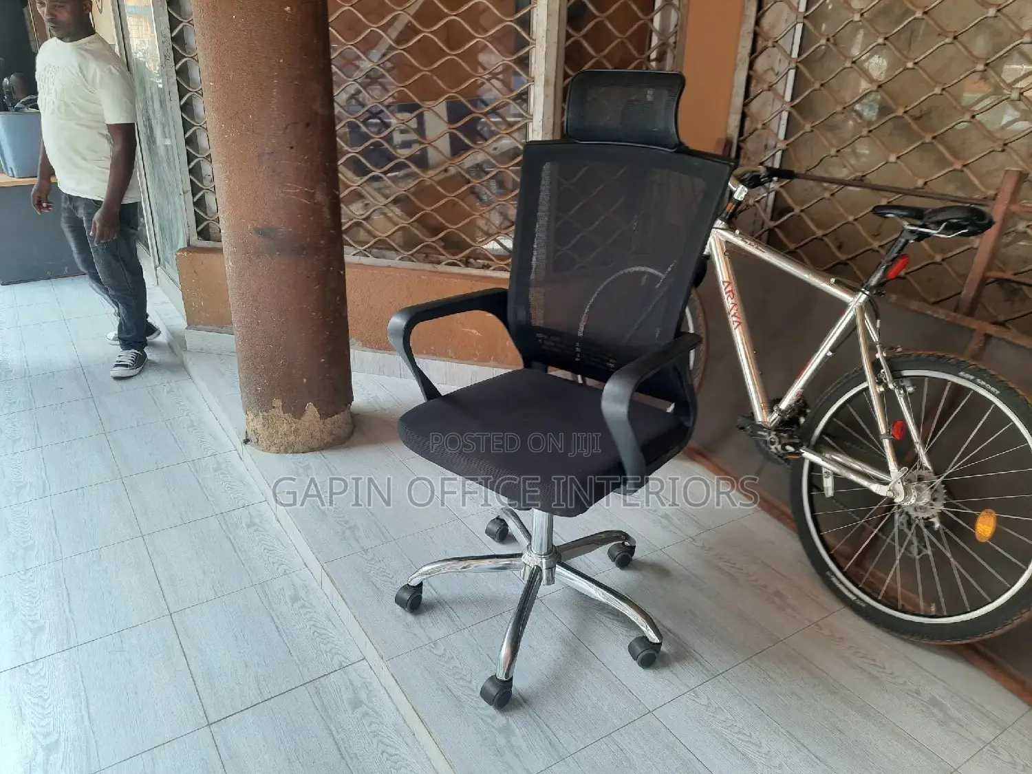 Meshed Office Chair With Headrest