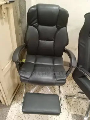 Brand New Office Chair With a Leg Rest