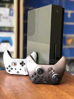 Xbox One S Console 2 Pads Uk