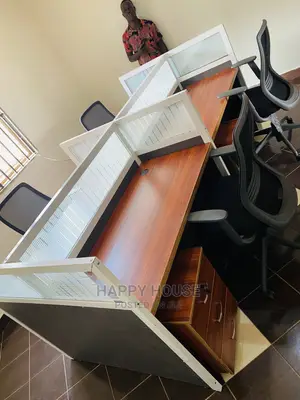 Workstation 4 Seater With Rollable Chairs
