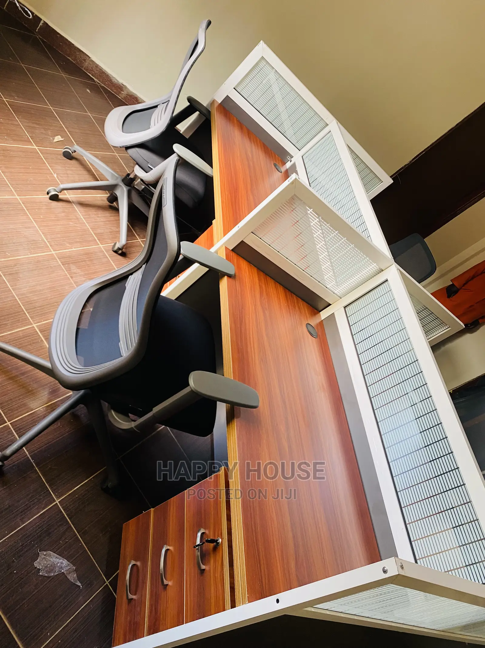 Workstation 4 Seater With Rollable Chairs