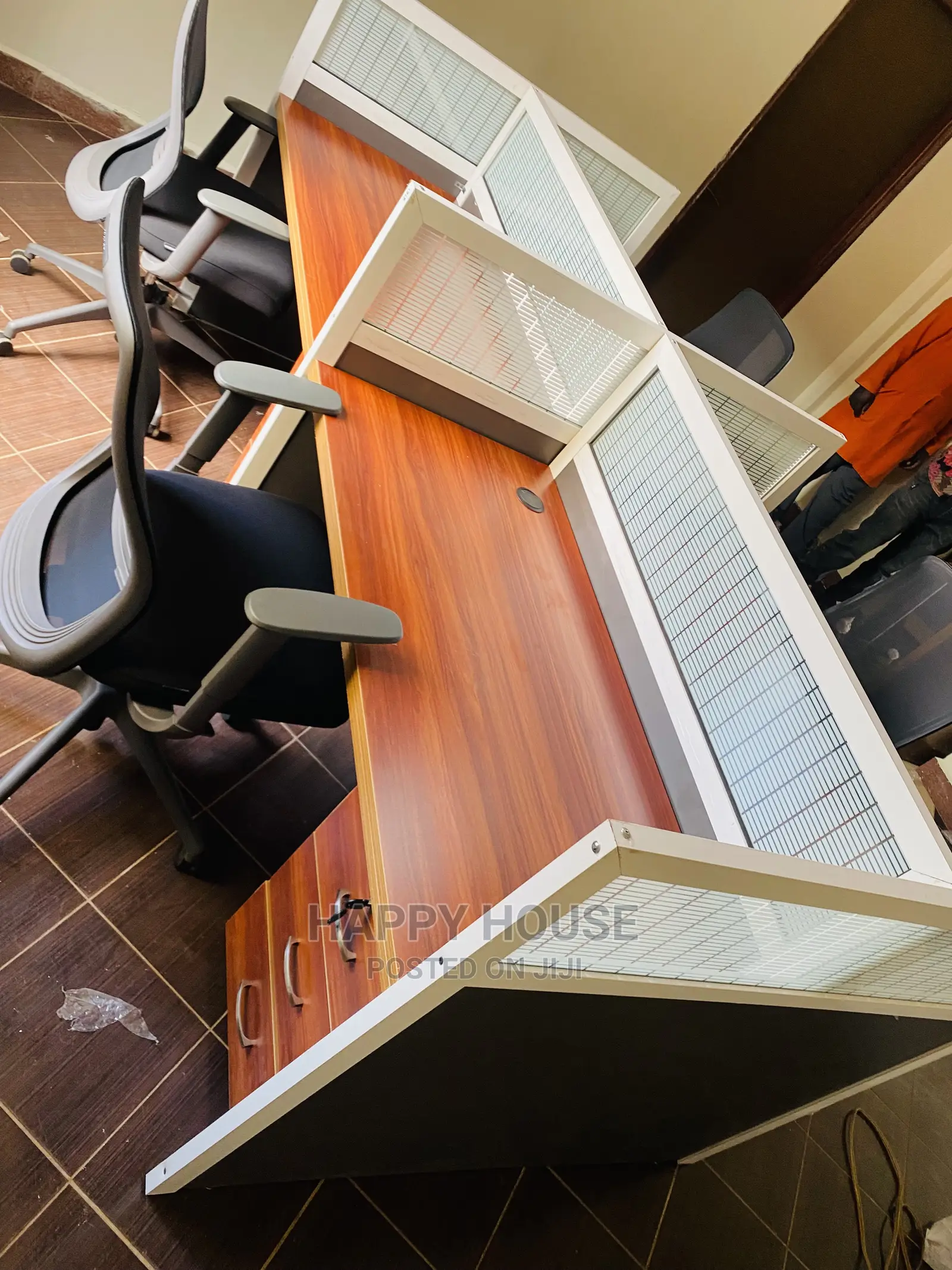 Workstation 4 Seater With Rollable Chairs