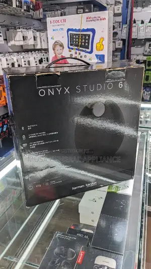 Onyx Studio 6