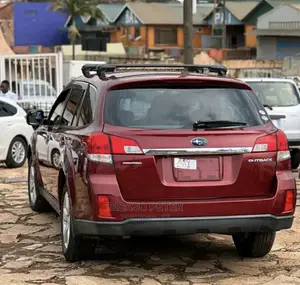 Subaru Outback 2.5i Premium 2011 Beige