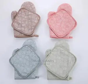 Set of 1 Oven Gloves and 1 Kitchen Pot Holder
