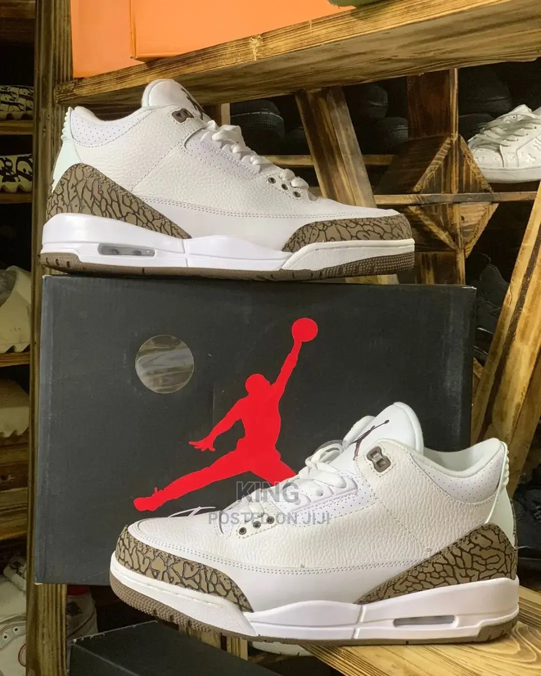 Aur Jordan Retro 3
