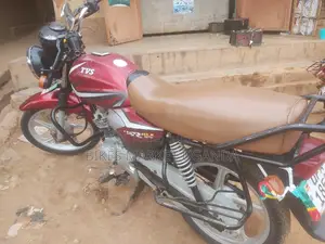 TVS HLX 125 2020 Red