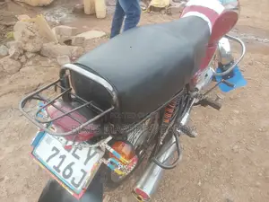 Bajaj Boxer 100 2018 Red
