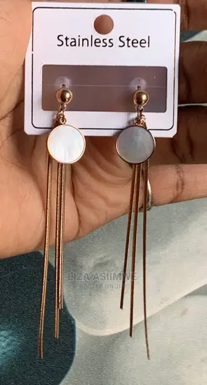 Elegant and Simple Lady’S Necklaces Available