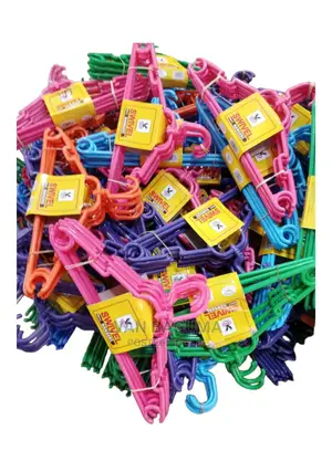 Swivel /Fp Plastic Hangers 360° Rotation - 12 Pieces