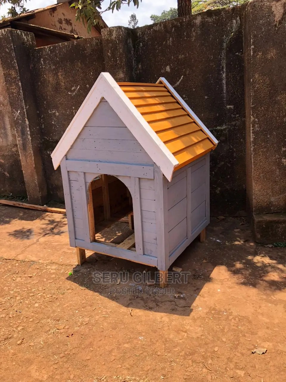 Zu Mo Dog House