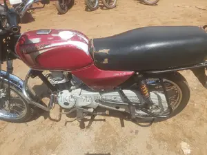 Bajaj Boxer 2018 Red
