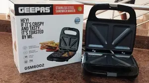 6002 Geepas Sandwich Maker.