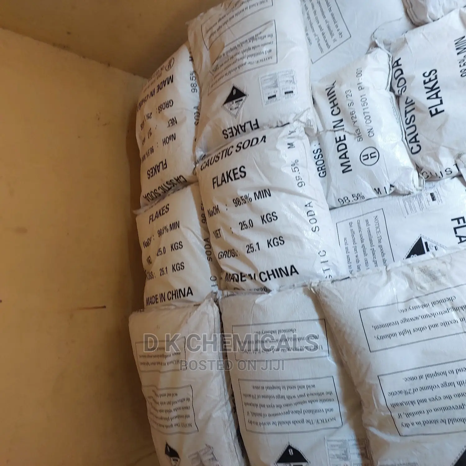 Caustic Flakes China 908