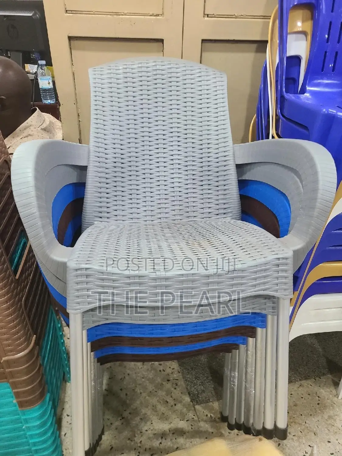 Plastic Chair With Aluminum Legs