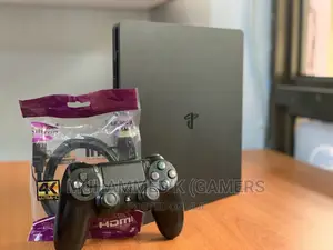 Ps4 Slim (Games + 2 Pads )