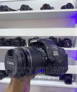 Canon 600D WTH 18-55mm Lens