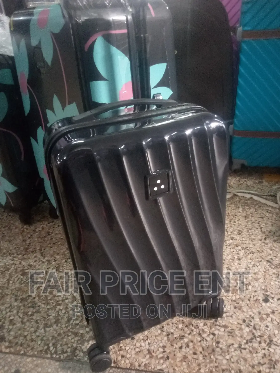Classy Plastic Traveling Suitcases.Medium.( Black)