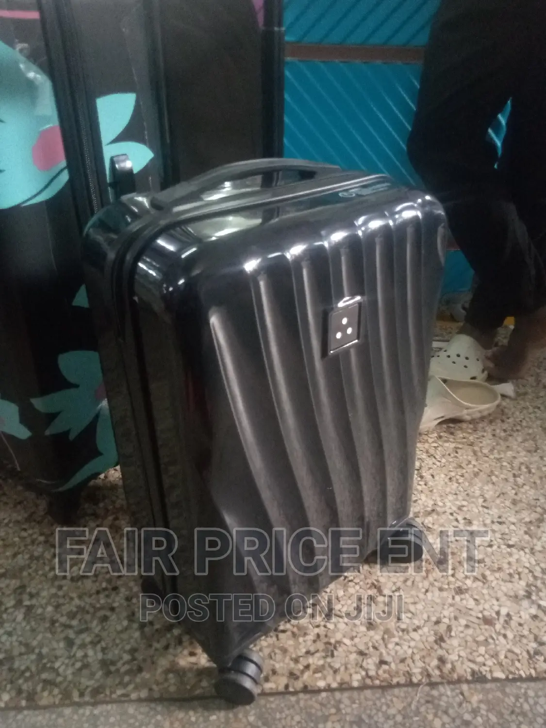 Classy Plastic Traveling Suitcases.Medium.( Black)