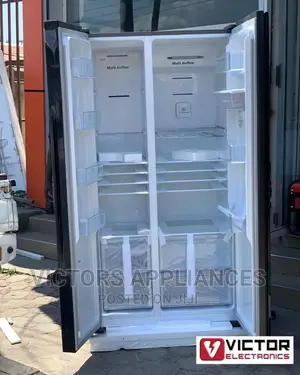 Hisense 670liters Side by Side Refrigerator Black