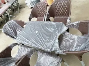 6 Strong Plastic Chairs and Table