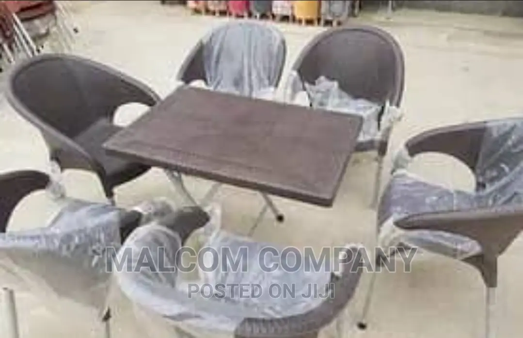 Strong Plastic 1 Table and 6 Chair Seat Set