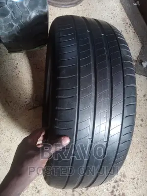 225/55r16 PIRELLI Good Condition.