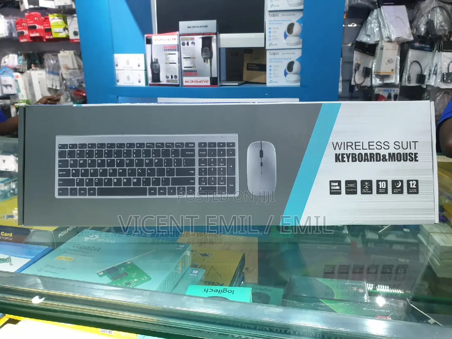 Wireless Keyboard With a Mouse 1
