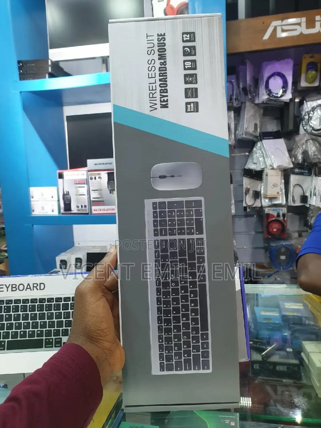 Wireless Keyboard With a Mouse 1