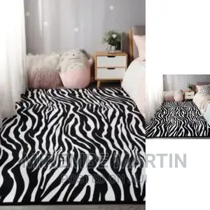 Black and White Center Carpet