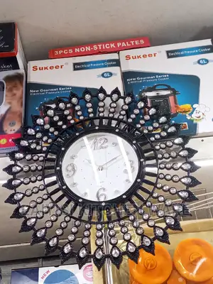 Unique Design and Classy Non Stick Wall Clock