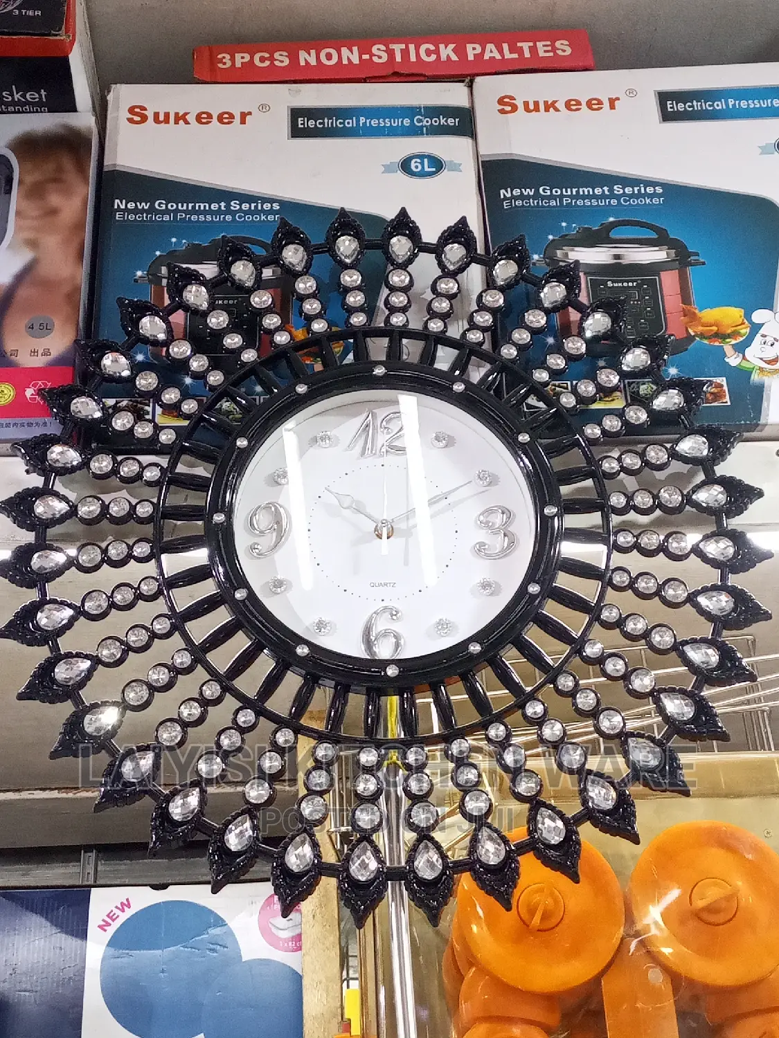 Unique Design and Classy Non Stick Wall Clock