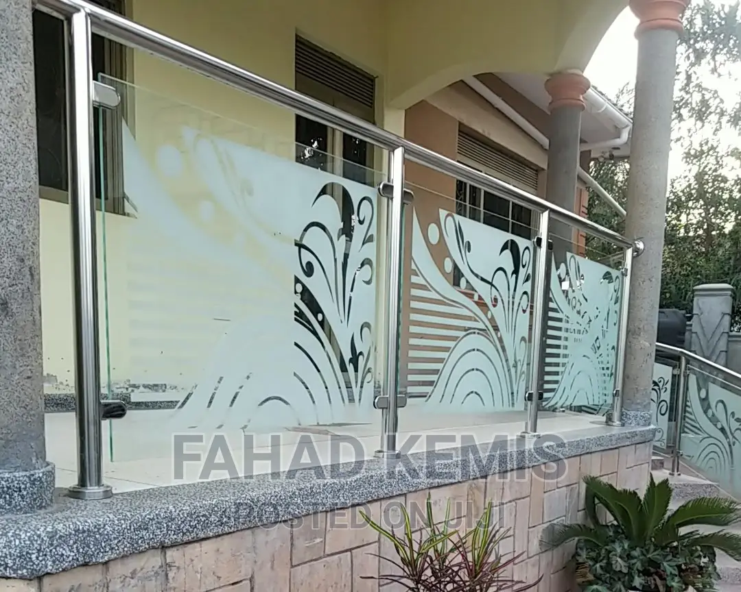 Stainless Flowered Glass Balcony