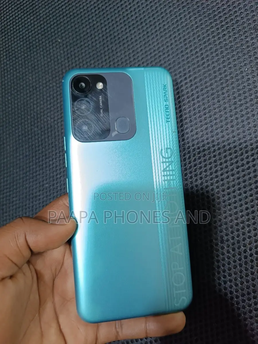 Tecno Spark 8C 64 GB Blue