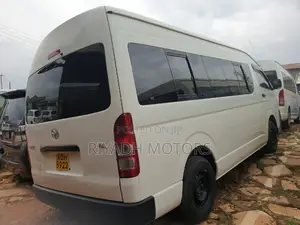 Toyota HiAce 2019 White