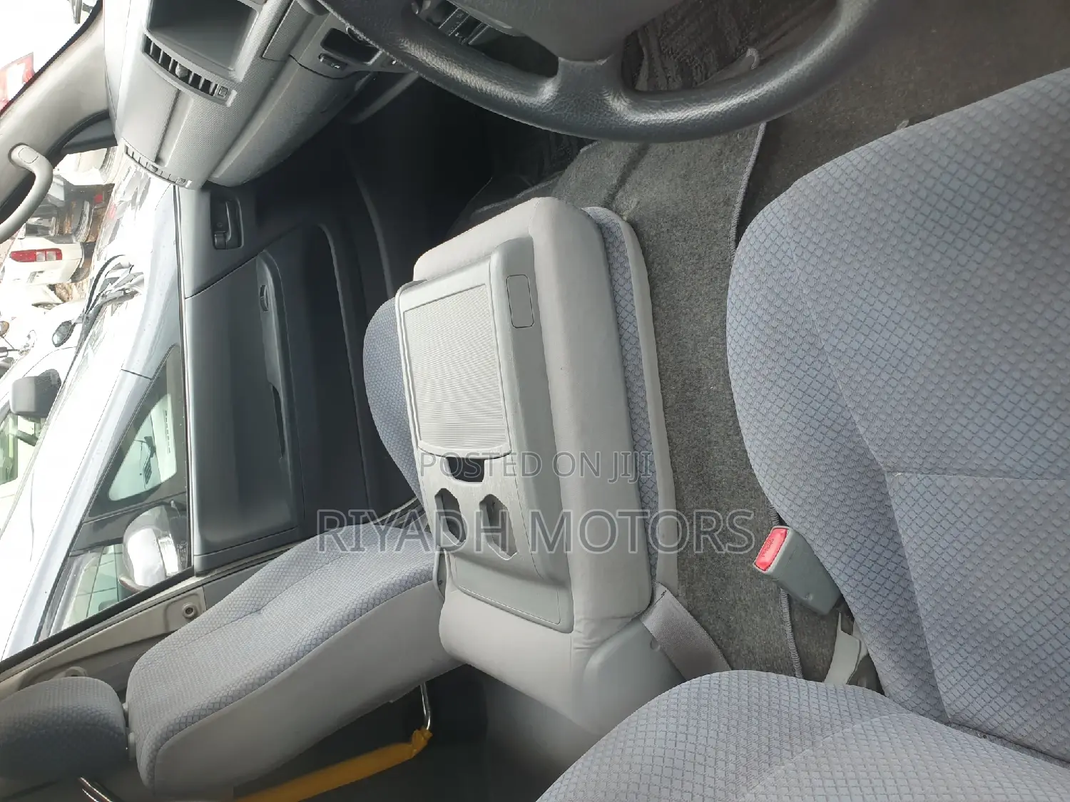 Toyota HiAce 2019 White