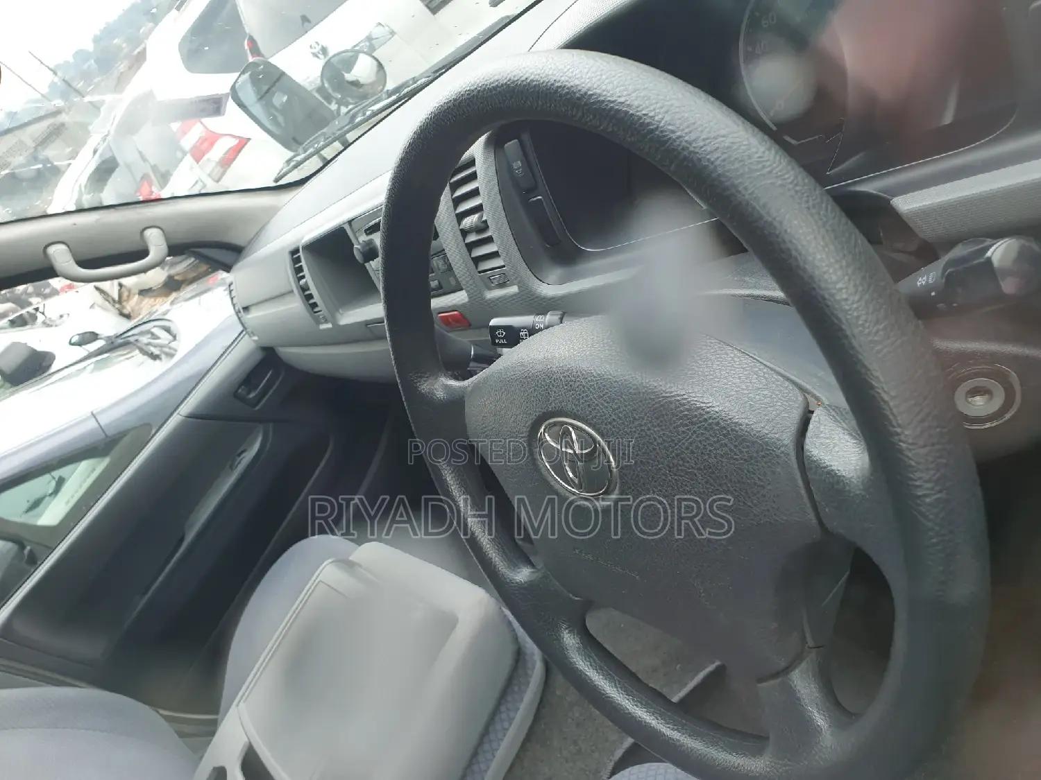 Toyota HiAce 2019 White