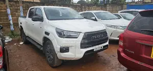 Toyota Hilux 2022 White