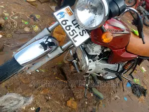 Bajaj Boxer 100 2019 Red