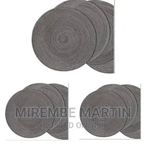 6 Round Placemats