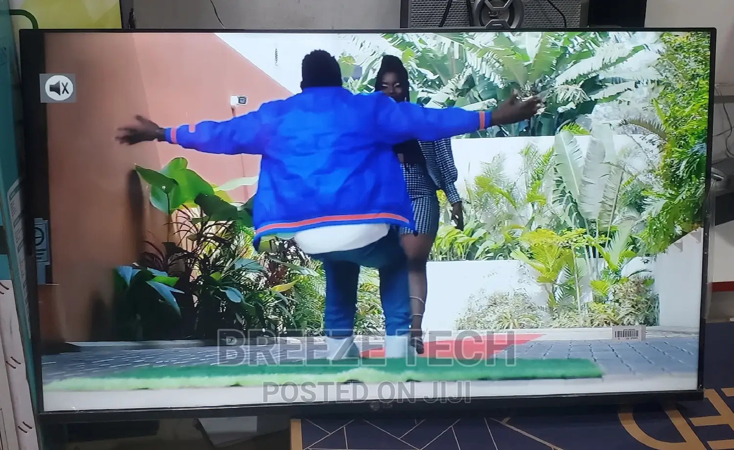 It's 42" Lg Tv Digital