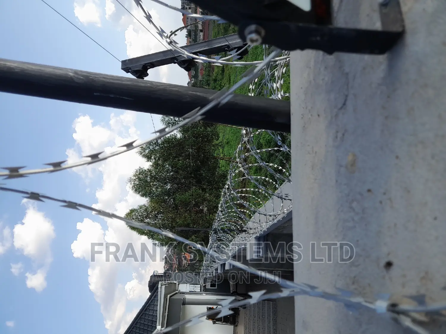 Electronic Fencing System With Sekanolya